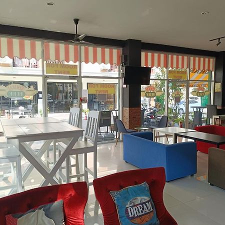 Central Perk Hotel Patong Luaran gambar