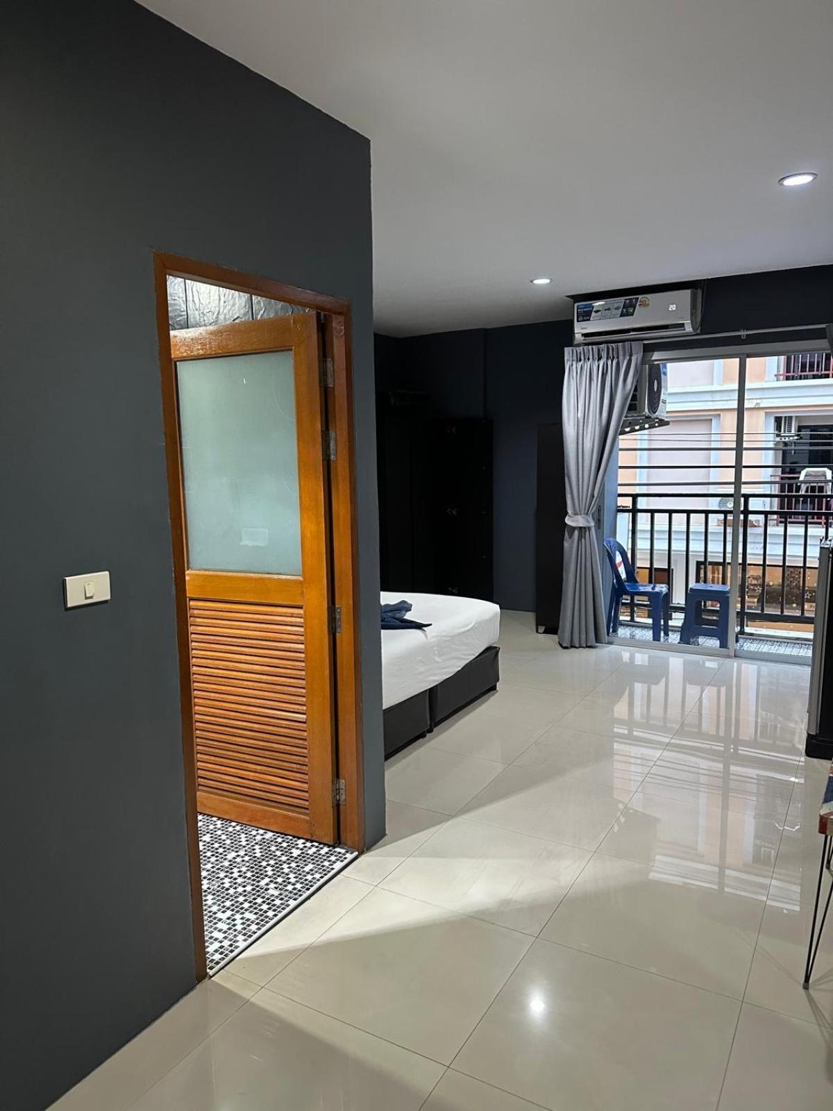 Central Perk Hotel Patong Luaran gambar