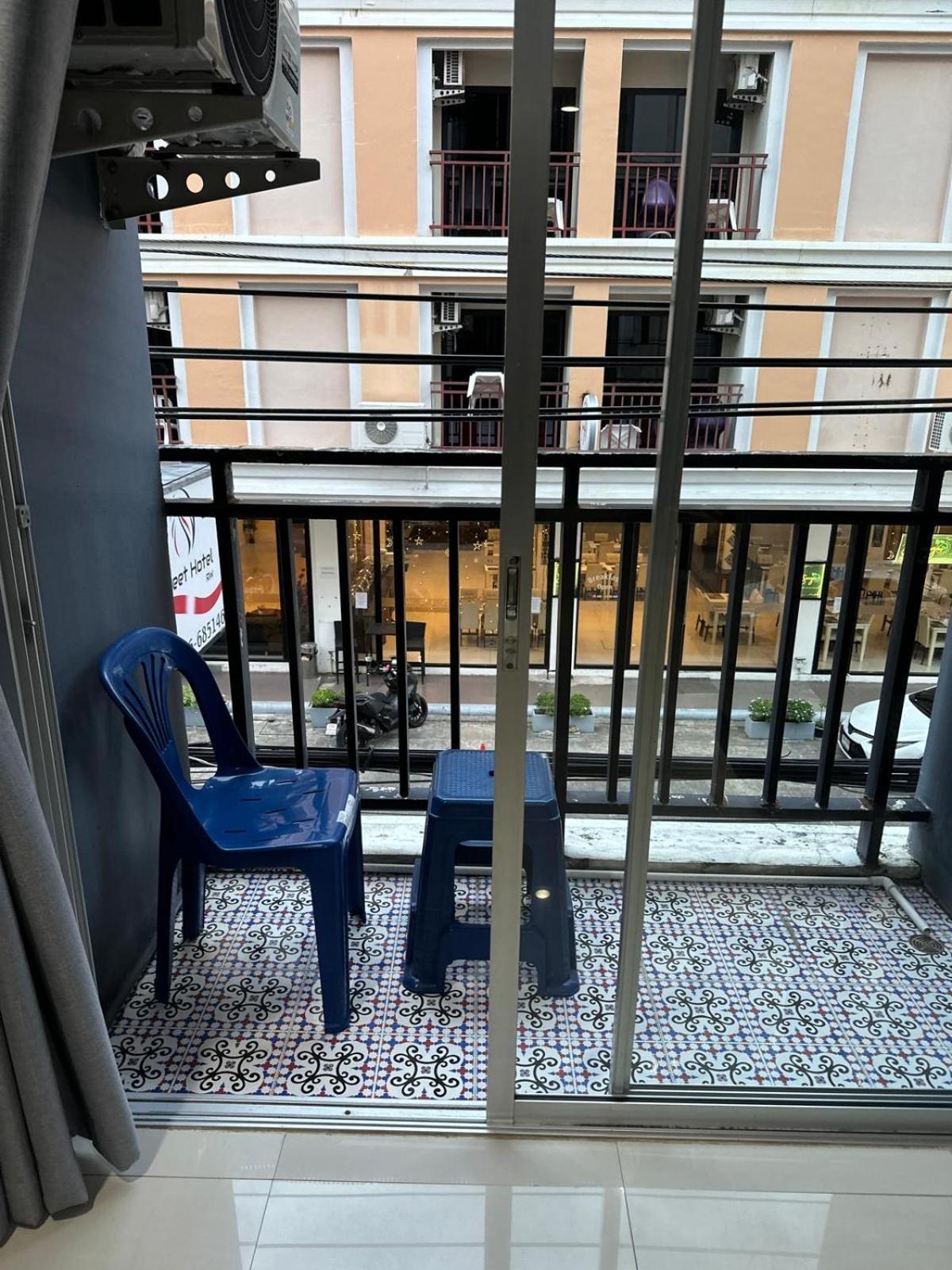 Central Perk Hotel Patong Luaran gambar