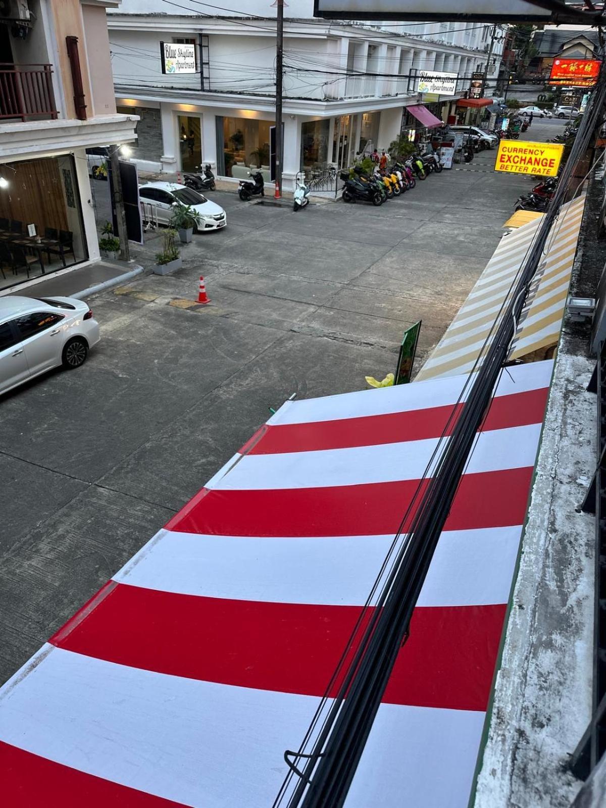 Central Perk Hotel Patong Luaran gambar